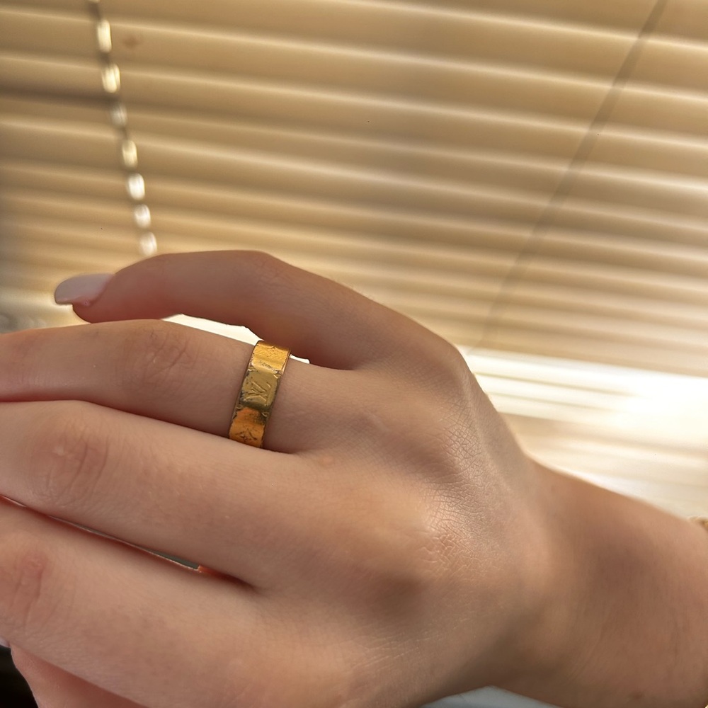 Louie Vuitton Ring Size Medium
